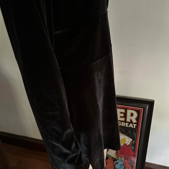 EXPRESS Women's Black Velvet Velour Choker Plunge Long Sleeve Black Romper - Picture 6 of 12